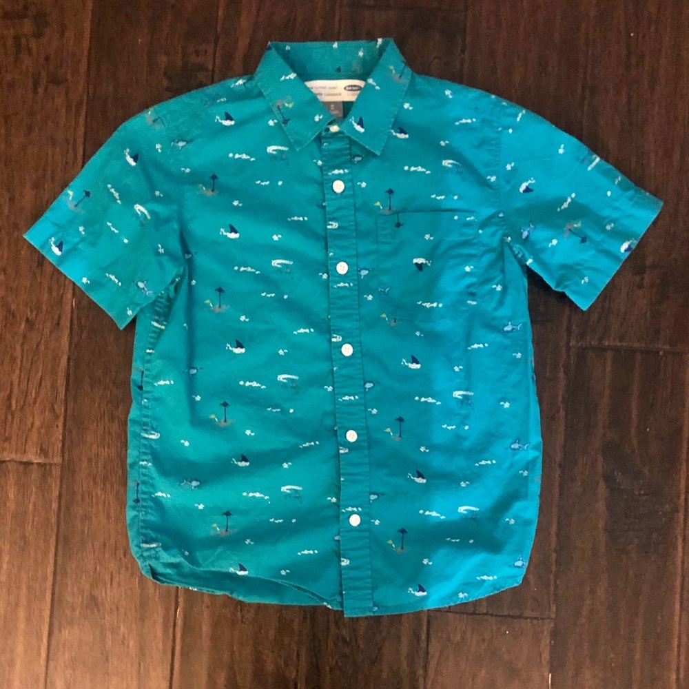 Old Navy Boys size 8 button down shirts. 2 shirts - Picture 2 of 5
